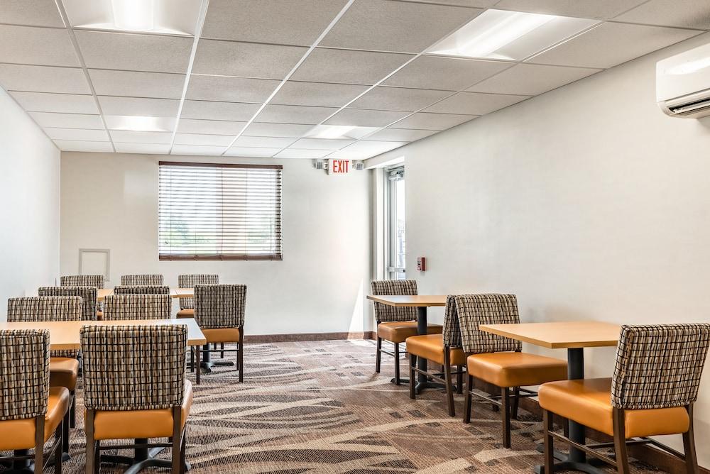 Quality Inn Bucyrus North Exterior photo